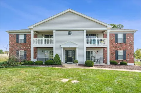39 Berview Cir #D, Saint Louis, MO 63129
