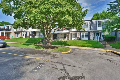 1716 Mayenne Ct #F, Saint Louis, MO 63125