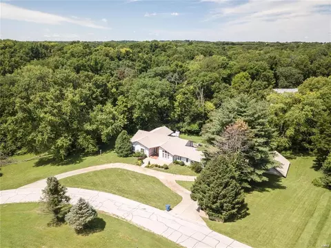 355 Afshari Dr, Florissant, MO 63034