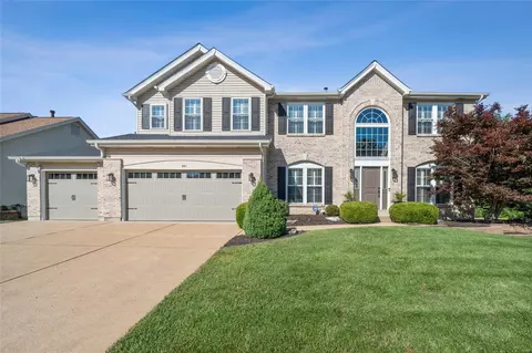 881 Kiefer Trails Dr, Ballwin, MO 63021