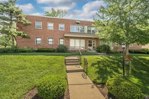 5 Delcrest Ct #102, Saint Louis, MO 63124