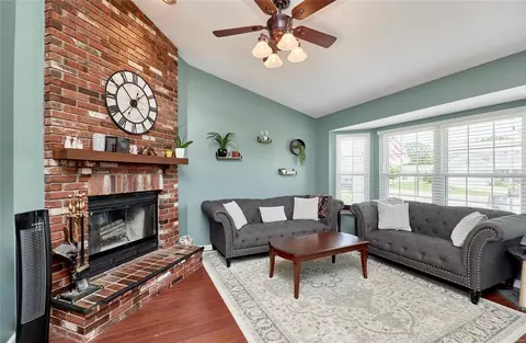 Living - 29 Mary Beth Ct, O'fallon, MO 63368 photo 1 of 1