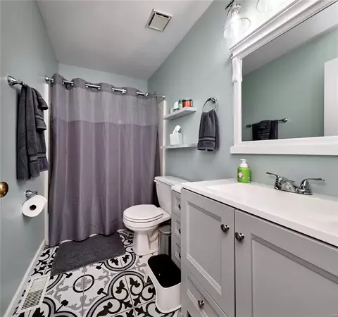 Bath - 29 Mary Beth Ct, O'fallon, MO 63368 photo 2 of 6