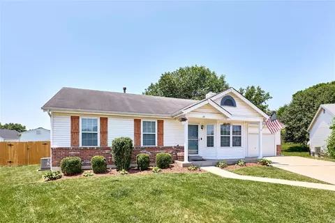 Exterior - 29 Mary Beth Ct, O'fallon, MO 63368 photo 4 of 15