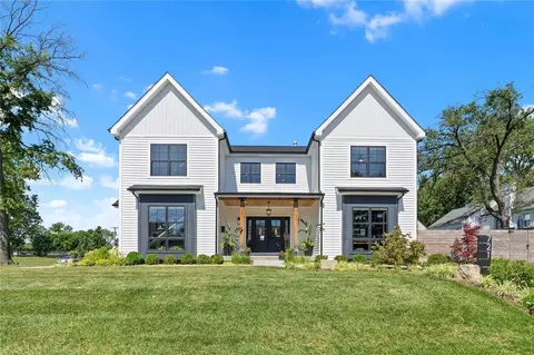 721 S Geyer Rd, Kirkwood, MO 63122