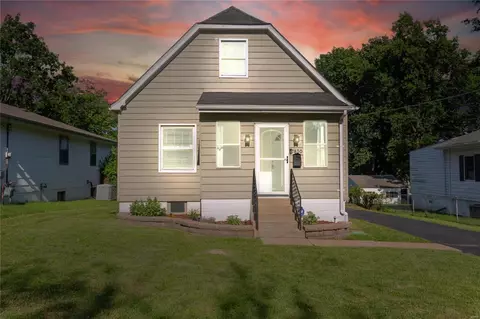 7830 Genesta St, Saint Louis, MO 63123