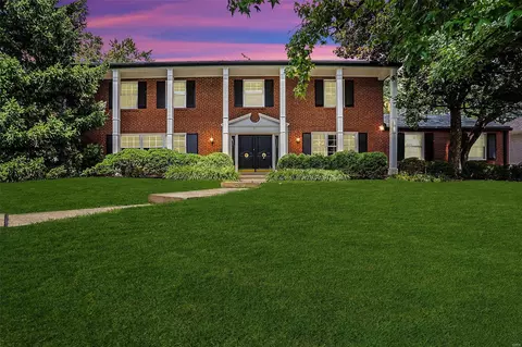 86 Lake Forest Dr, Saint Louis, MO 63117