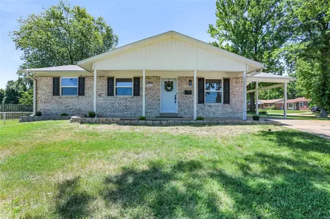 1922 Central Pkwy, Florissant, MO 63031
