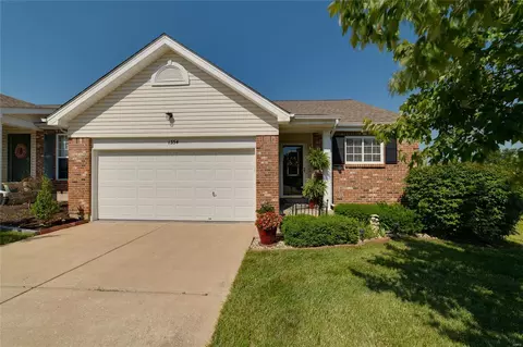 1354 Flintshire Ln, Lake Saint Louis, MO 63367