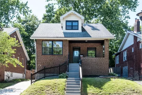 2147 Princeton Pl, Saint Louis, MO 63117