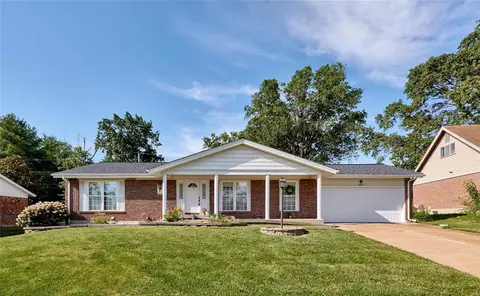 2534 Cathedral Dr, Saint Louis, MO 63129
