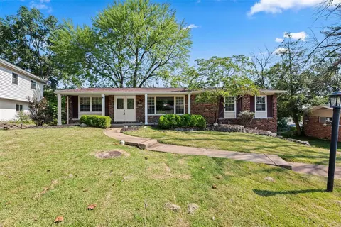 1203 Foxview Ter, Ballwin, MO 63011 photo 2