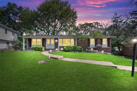 1203 Foxview Ter, Ballwin, MO 63011