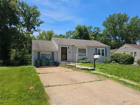 401 Corona Ct, Saint Louis, MO 63119
