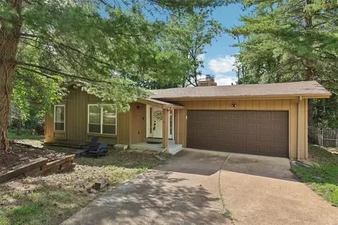 12079 Craig View Dr, Saint Louis, MO 63146