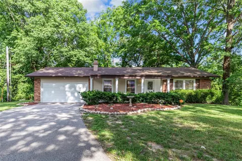 12670 Bay Shore Dr, Florissant, MO 63033