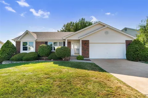 3027 Almond Tree Dr, Saint Peters, MO 63376