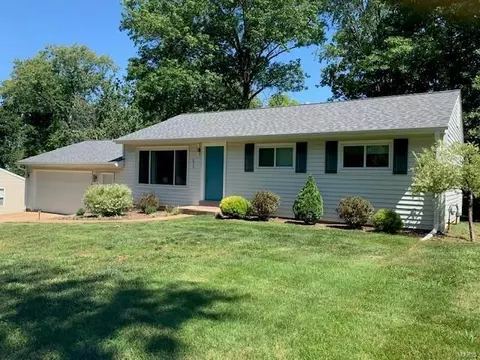 633 Highland Dr, Ballwin, MO 63011