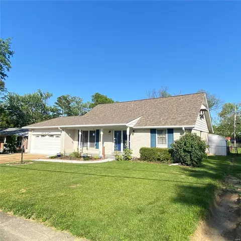 3114 Ringer Rd, Mehlville, MO 63125