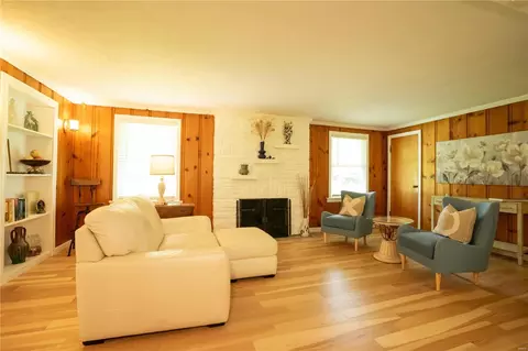 Living - 229 Hilltop Rd, Ellisville, MO 63011 photo 2 of 2
