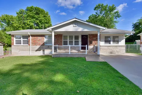 9348 Forman Rd, Saint Louis, MO 63123