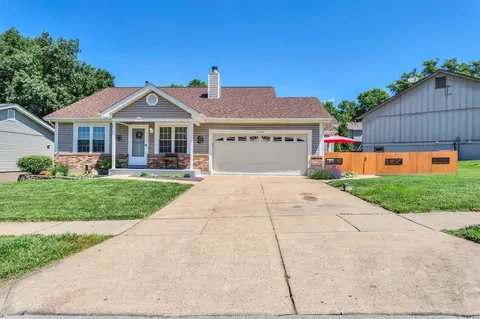 7133 Caprock Dr, Saint Louis, MO 63129