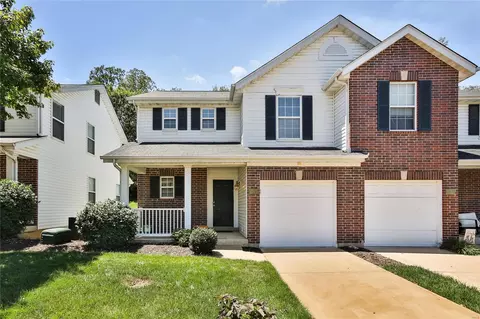1063 Big Bend Crossing Dr, Manchester, MO 63088