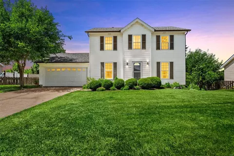 213 Oak Valley Dr, Saint Peters, MO 63376
