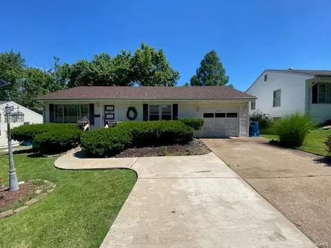 9112 Leamont Dr, Saint Louis, MO 63136
