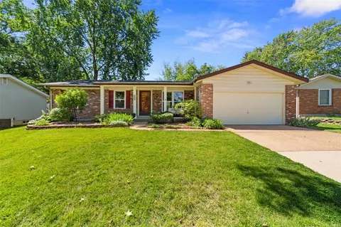 2504 Denlo Ct, Fenton, MO 63026