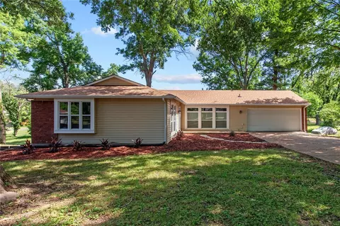 1710 Honeybrook Ct, Saint Louis, MO 63138