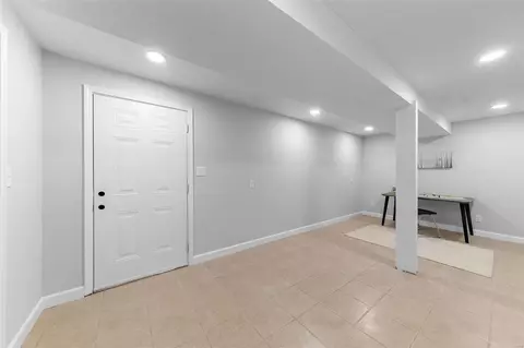 Entry Way - 439 Sorrento Dr, Ballwin, MO 63021 photo 5 of 6