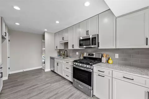Kitchen - 439 Sorrento Dr, Ballwin, MO 63021 photo 2 of 3