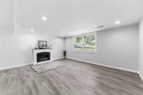 Living - 439 Sorrento Dr, Ballwin, MO 63021 photo 4 of 6