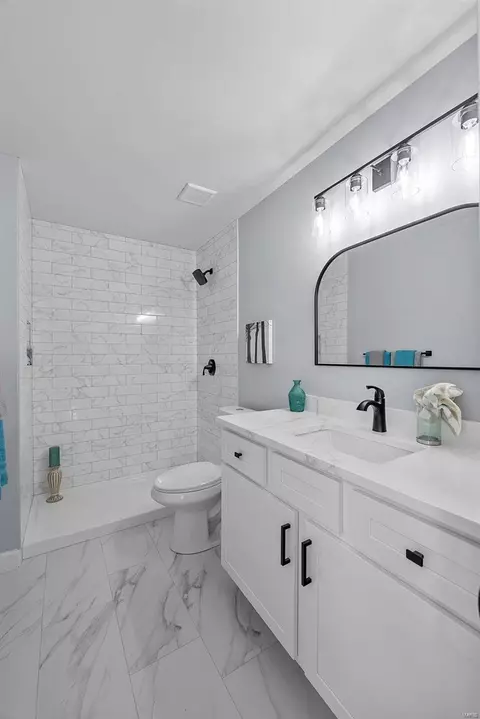 Bath - 439 Sorrento Dr, Ballwin, MO 63021 photo 1 of 4