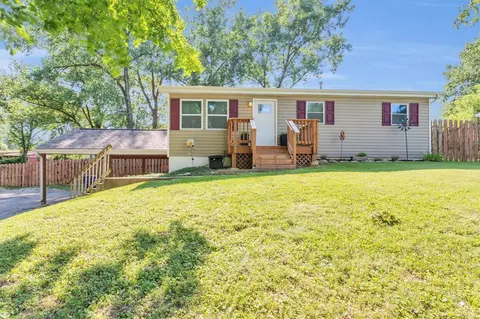 867 Starlight Dr, Saint Charles, MO 63304