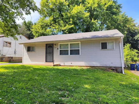 27 Connolly Dr, Saint Louis, MO 63135
