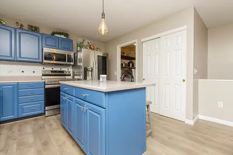 Kitchen - 2653 Breezy Point Ln, O'fallon, MO 63368 photo 3 of 4