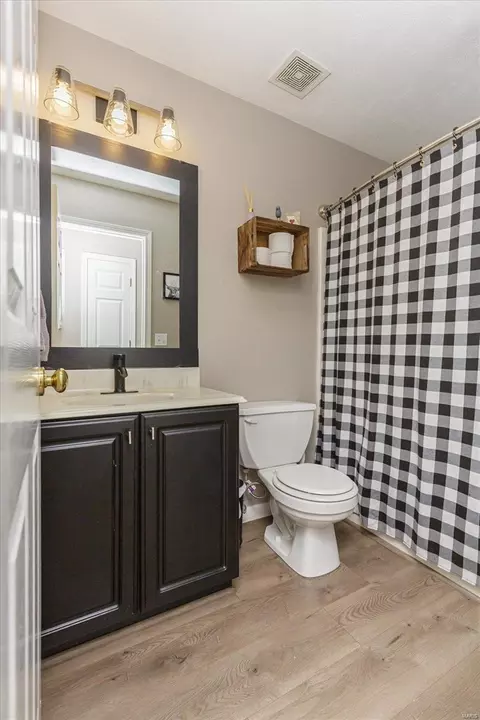 Bath - 2653 Breezy Point Ln, O'fallon, MO 63368 photo 1 of 3