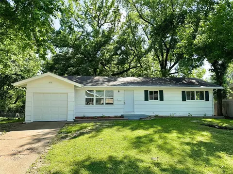 49 Forestwood Dr, Saint Louis, MO 63135