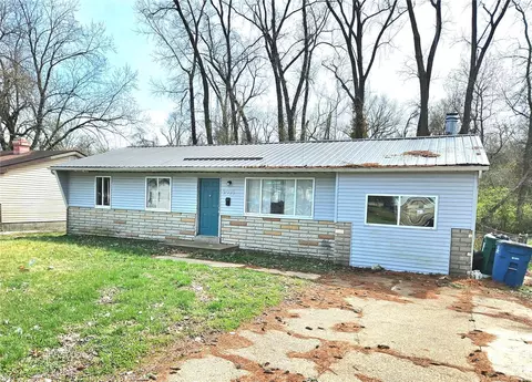 2036 Bella Clare Dr, Saint Louis, MO 63136