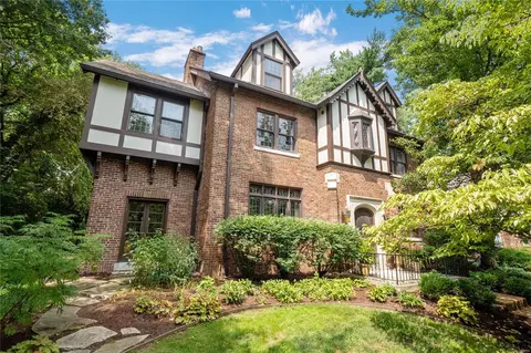 307 Park Rd, Webster Groves, MO 63119
