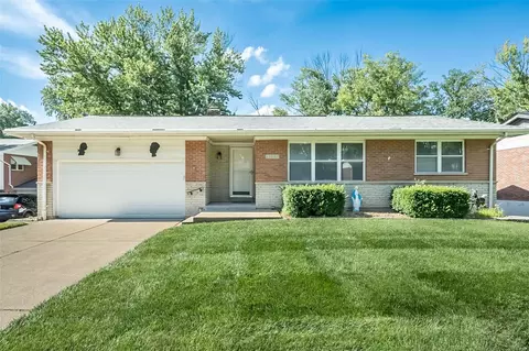 11087 Patrina Ct, Saint Louis, MO 63126