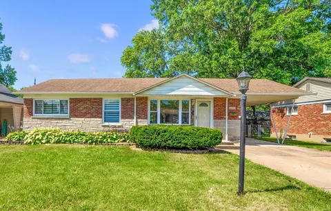 4454 Mohegan Dr, Saint Louis, MO 63123