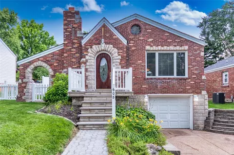 608 Rochester Dr, Saint Louis, MO 63125