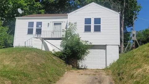 2998 Walton Rd, Saint Louis, MO 63114