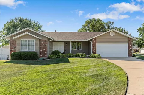 1 Golden Gate Ct, Saint Peters, MO 63376