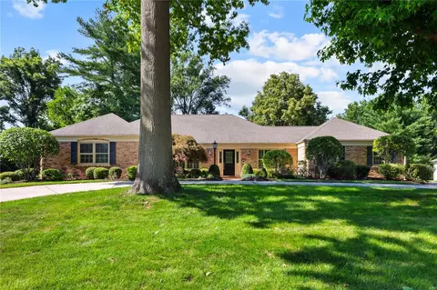 157 Trailswest Dr, Chesterfield, MO 63017