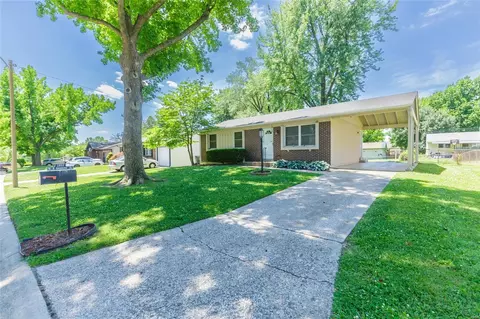 2859 Radnor St, Saint Charles, MO 63301