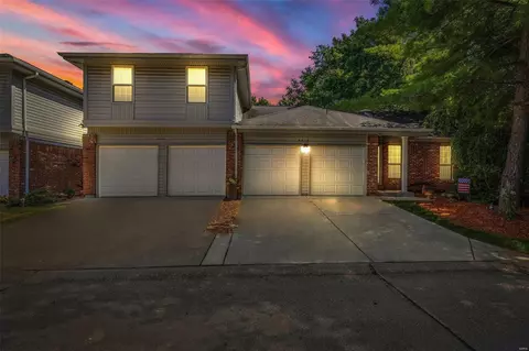 4414 Hillmont Ct, Saint Louis, MO 63128